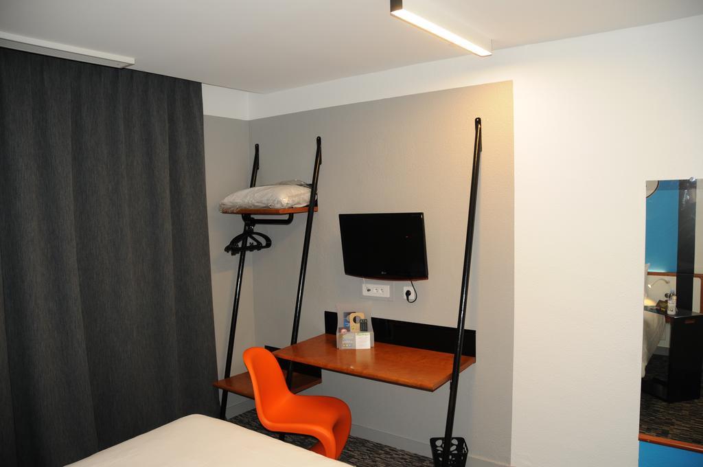 Ibis Styles Chambery Centre Gare Hotel Ruang foto