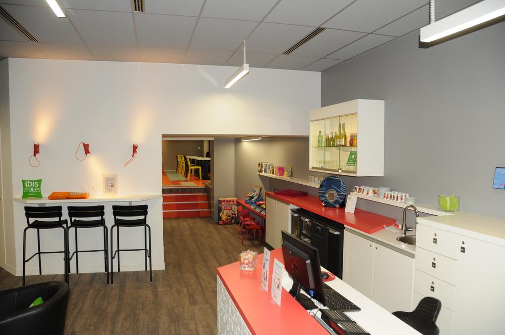 Ibis Styles Chambery Centre Gare Hotel Bagian luar foto